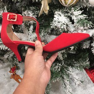 Woman's red heel 7.5